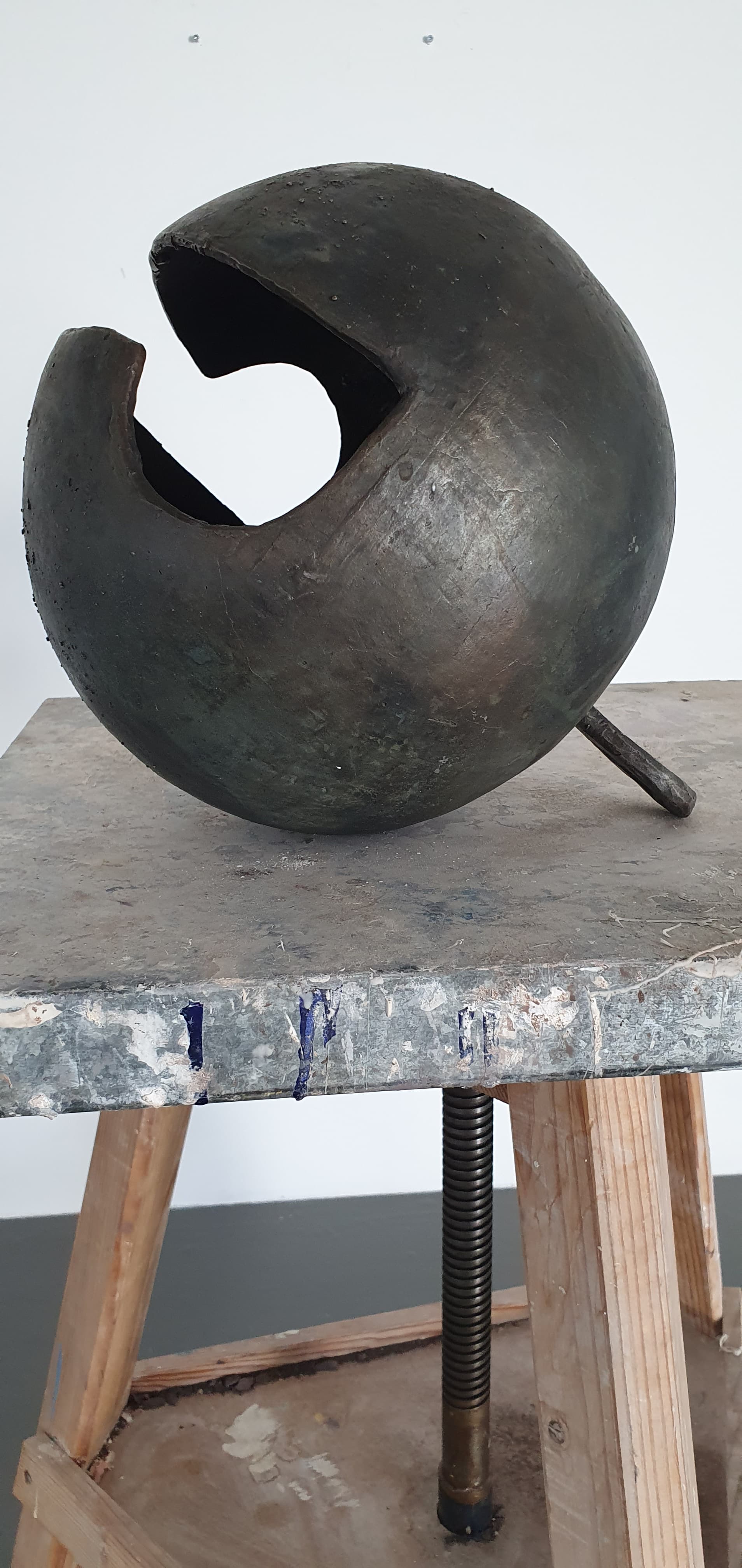 Bell, image 1